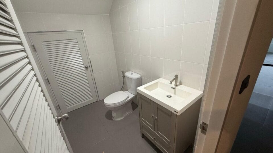 Newly Renovated Townhouse in Prime Bophut For Sale (1)