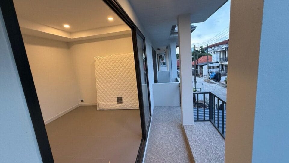 Newly Renovated Townhouse in Prime Bophut For Sale (4)