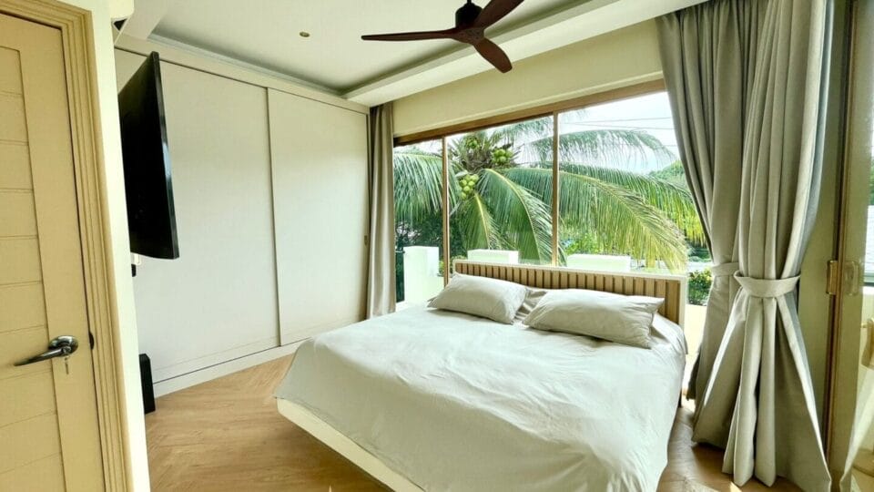Peaceful 3 Bedroom Pool Villa For Sale in Taling Ngam (14)